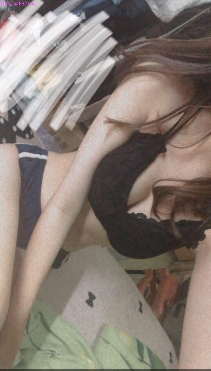 FOCS-107-C Một nữ sếp bị tấn công khi đang ngủ trong phòng chung khi đi công tác...Mặc dù đã có chồng sắp cưới nhưng cô vẫn bị hai đàn em hiếp dâm nhiều lần