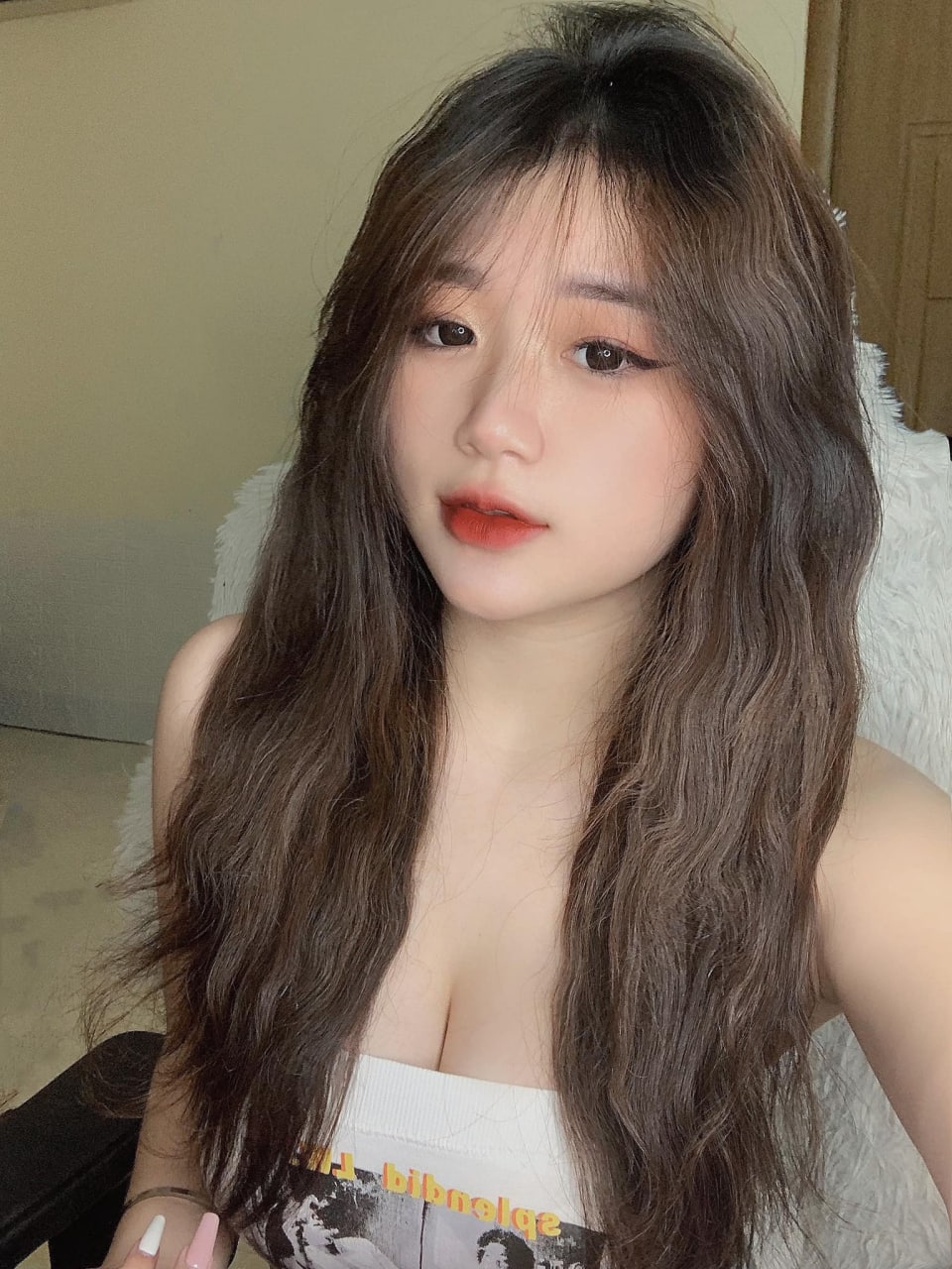 Gõ cửa phàn nàn về mùi hôi từ căn hộ gã nhà cạnh bên thì bị bắt cóc